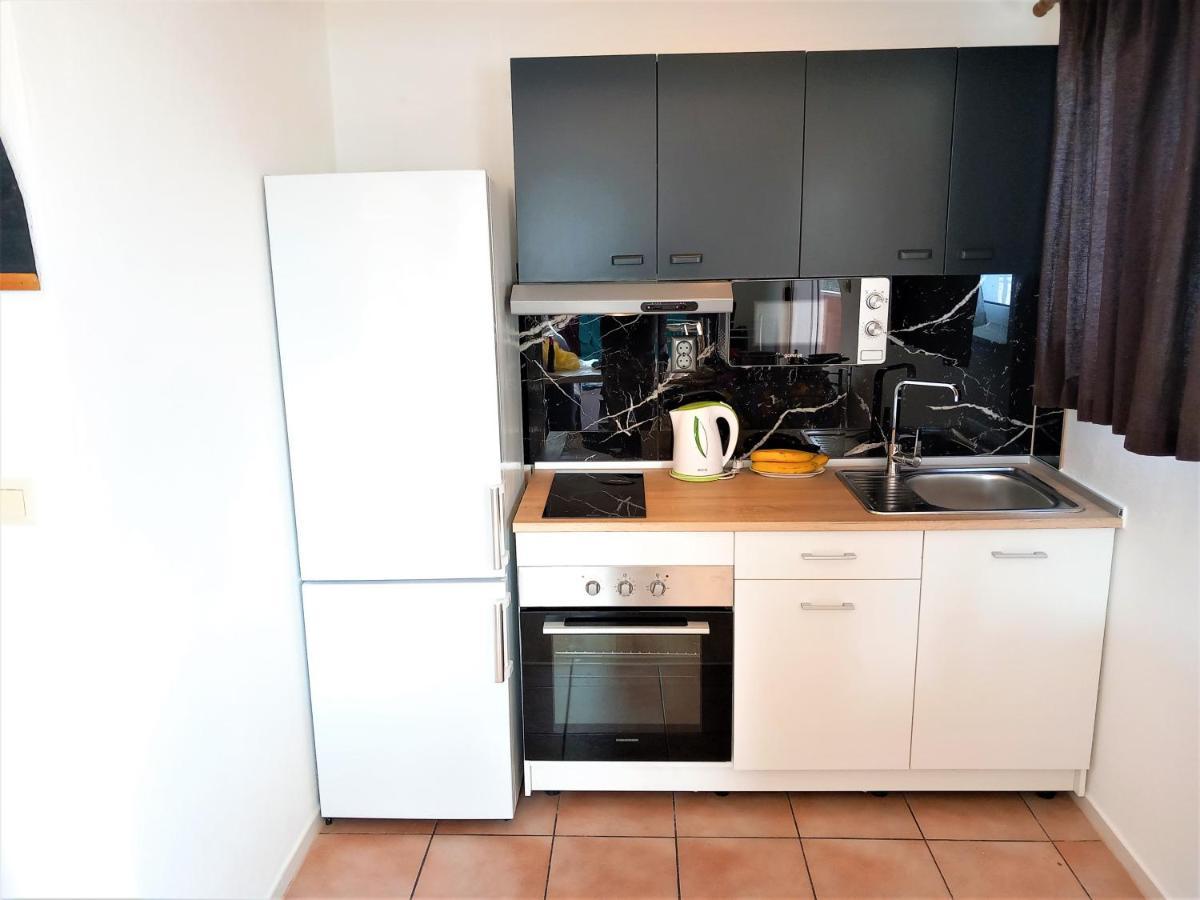 Ferienwohnung Marinovi Dvori Slatine Exterior foto