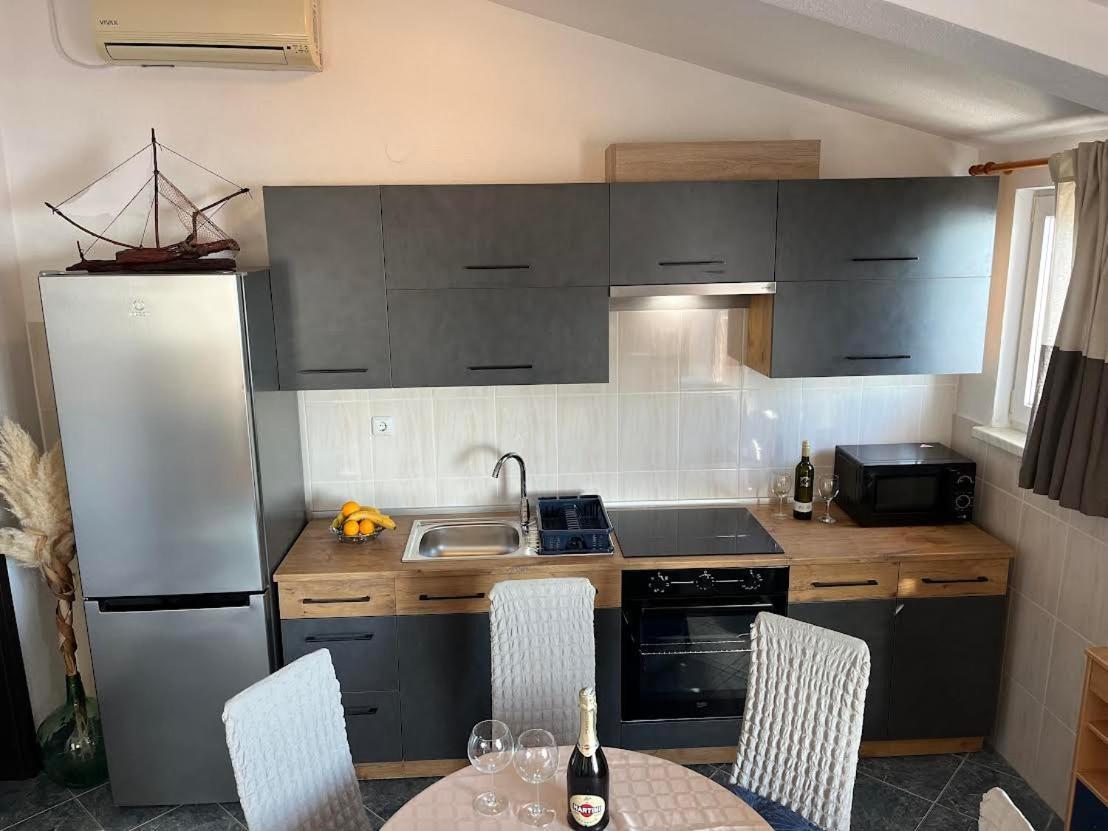 Ferienwohnung Marinovi Dvori Slatine Exterior foto