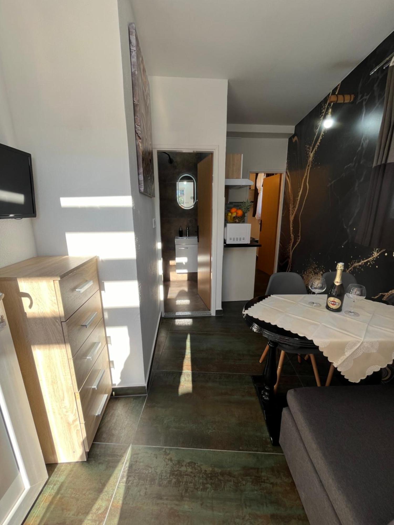 Ferienwohnung Marinovi Dvori Slatine Exterior foto