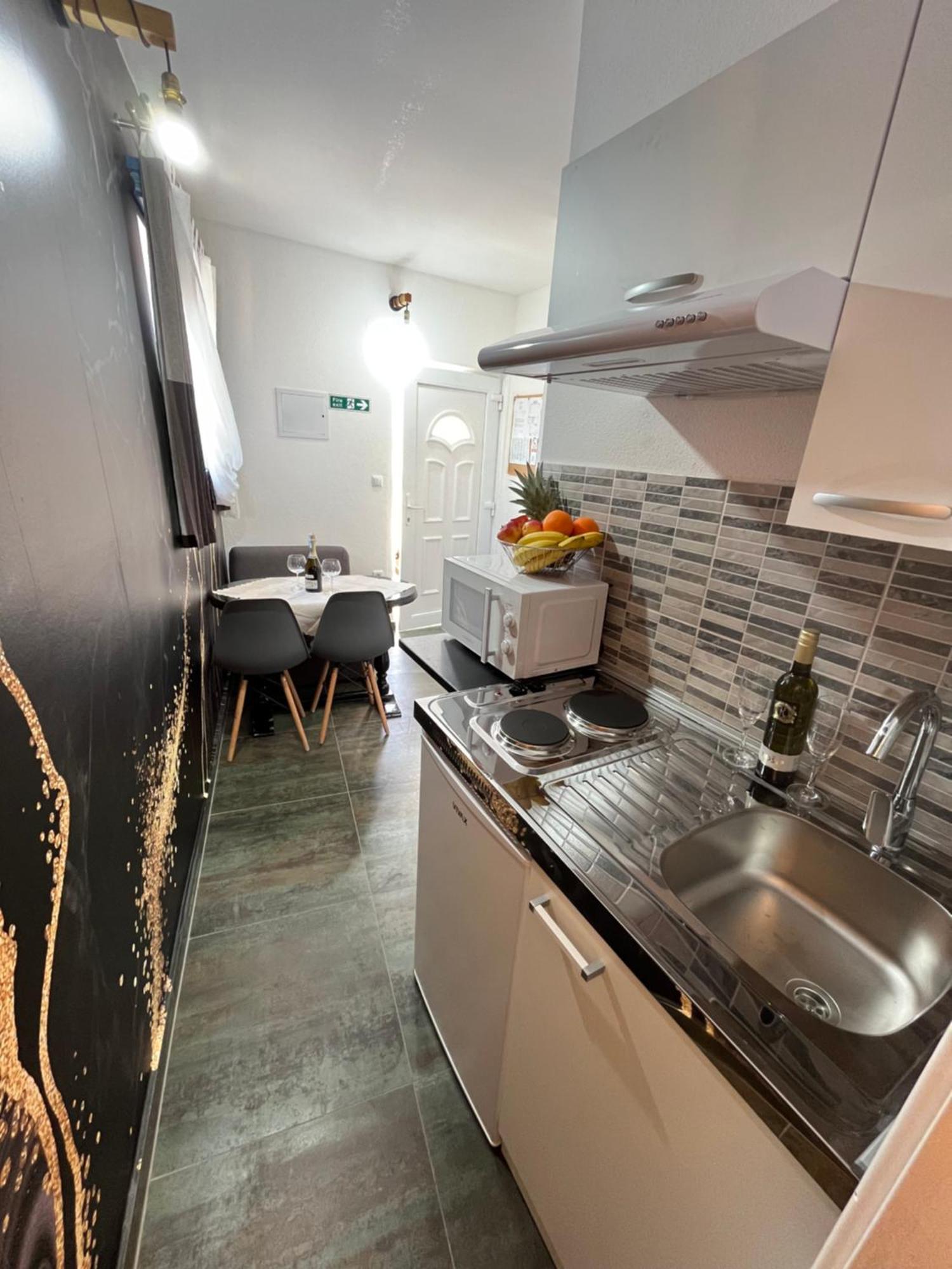 Ferienwohnung Marinovi Dvori Slatine Exterior foto